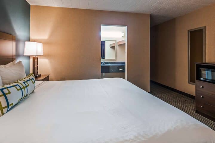Room 7 of 33
