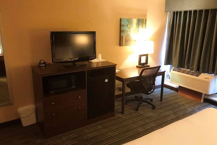 Room 15 of 33