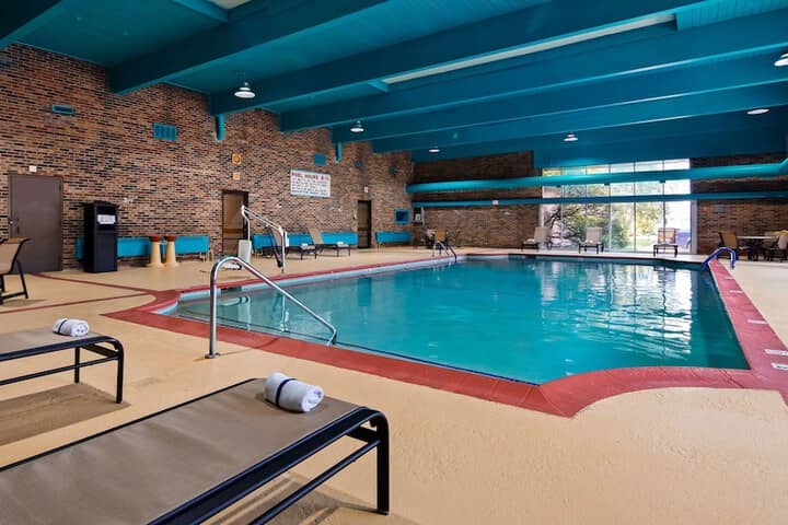 Pool 23 of 33