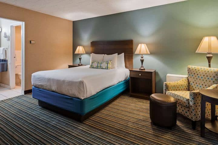Room 4 of 33